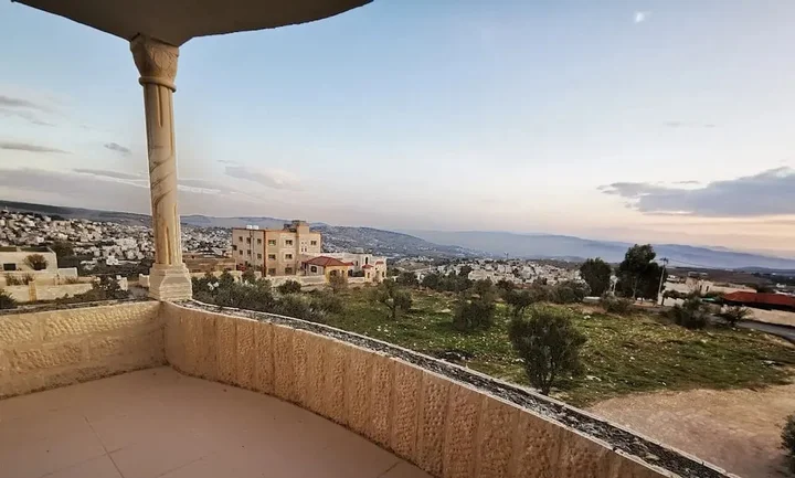 Солт: Jerash Inn