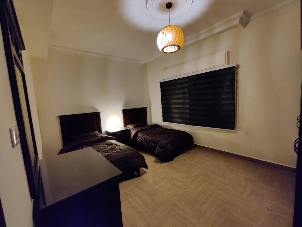 Амман: 3 Bedroom Apartment Of 200 Square M With Terrace