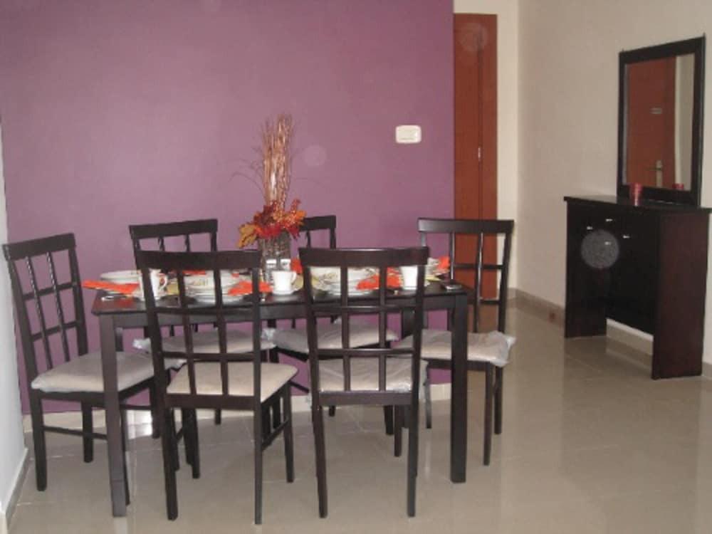 Амман: Impeccable 2-bed Apartment in Amman