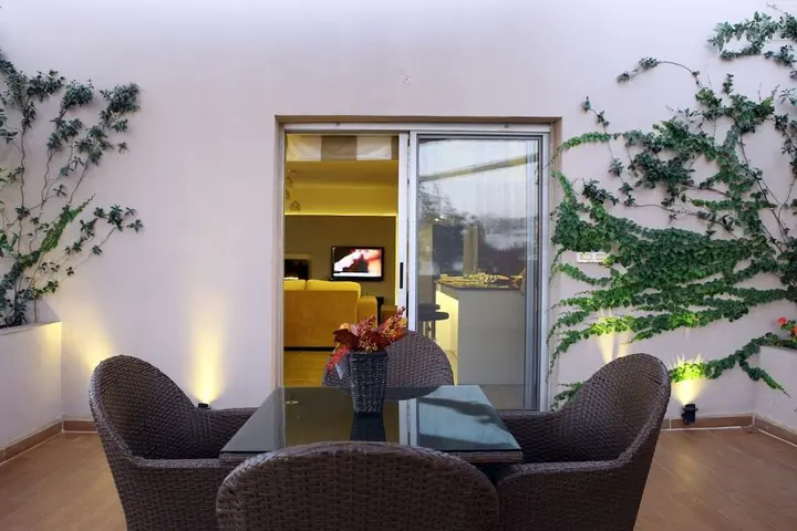 Амман: Eco Two bed Apartment With Roof Garden in Amman