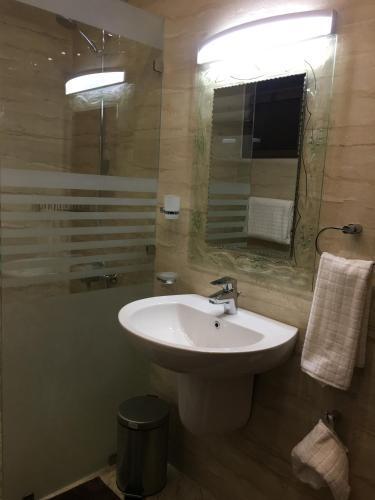 Амман: SAK Hotel Suites