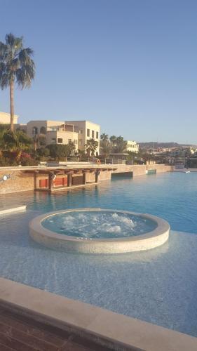 Акаба: Sea View Apartment at Tala Bay Resort in Aqaba