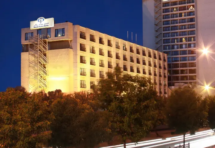 Солт: Grand Palace Hotel