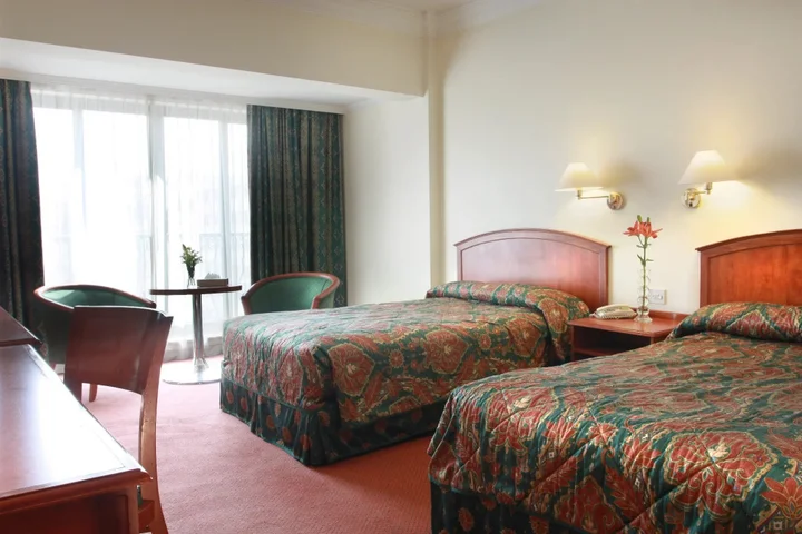 Солт: Grand Palace Hotel
