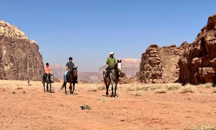 Вади-Рум: Wadi Rum Bedouin Tour with a Camp
