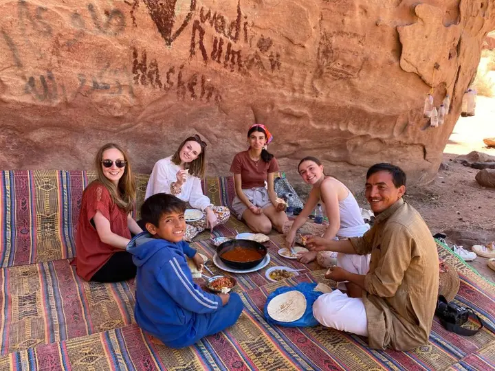 Вади-Рум: Wadi Rum Bedouin Tour with a Camp