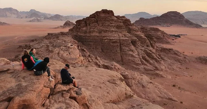 Вади-Рум: Wadi Rum Bedouin Tour with a Camp