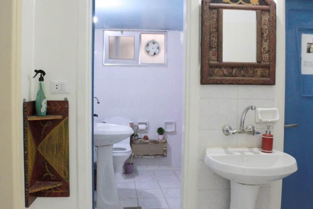 Солт: The Blue House Gerasa