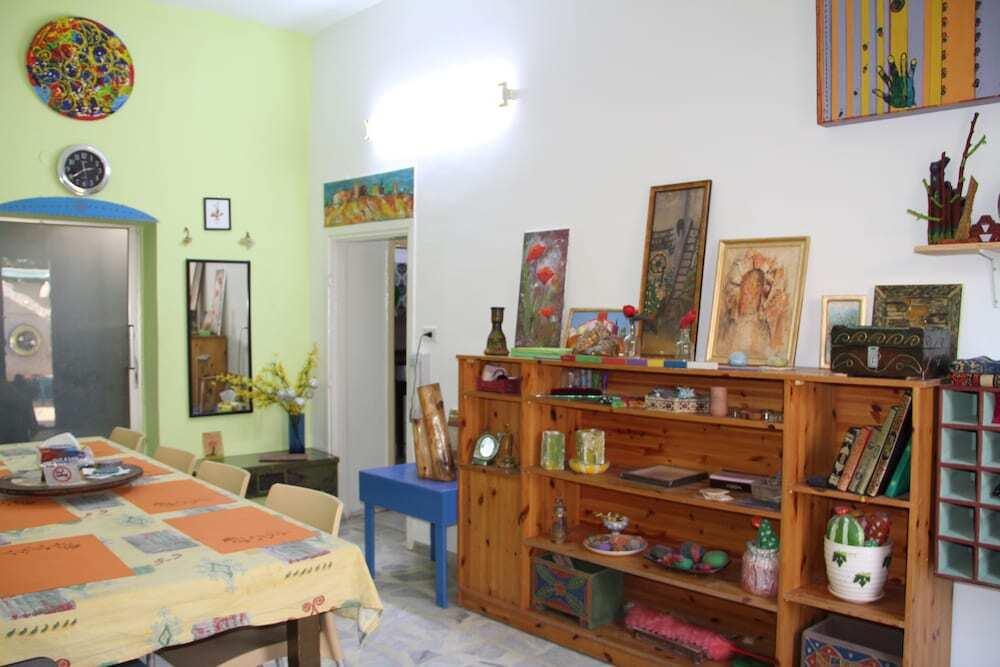 Солт: The Blue House Gerasa