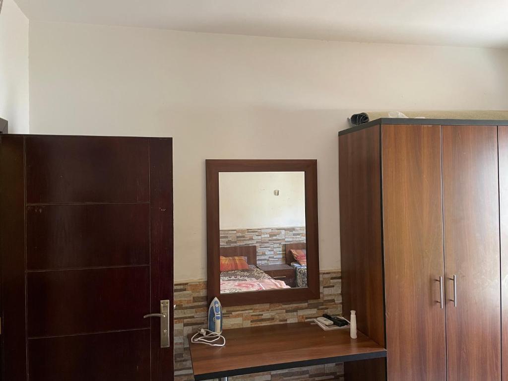 Амман: Studio next to Queen Rania St, well served area