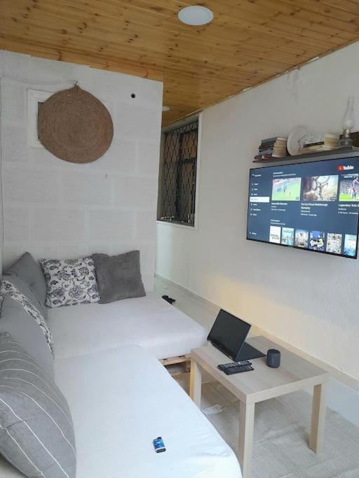 Амман: Cozy 2 bedrooms apartment in Jabal Lwebdeh