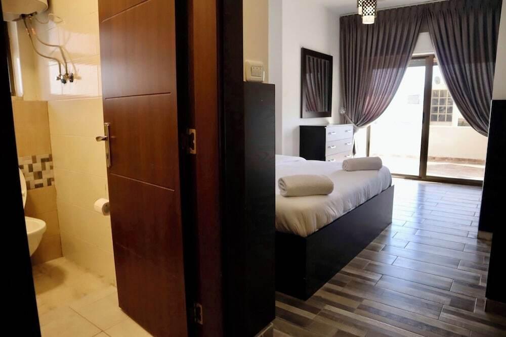 Амман: Abdoun Rooftop 2bedroom Kh&sh 02