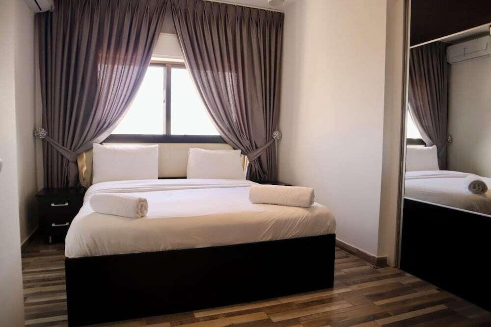 Амман: Abdoun Rooftop 2bedroom Kh&sh 02
