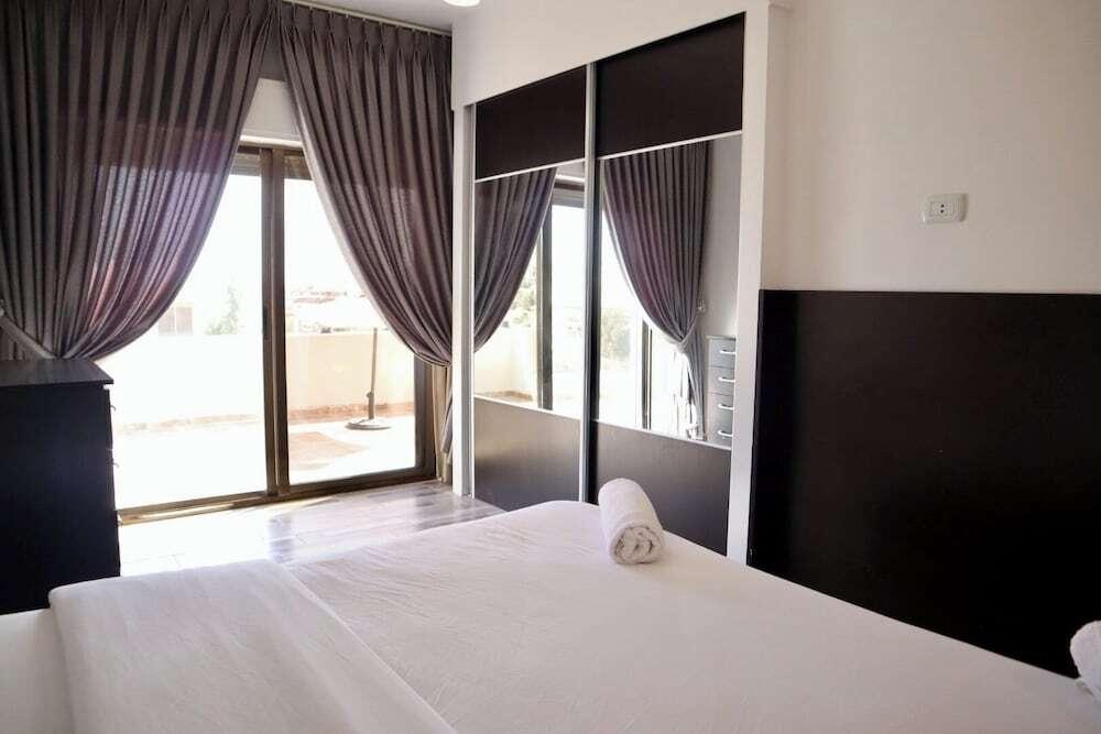 Амман: Abdoun Rooftop 2bedroom Kh&sh 02