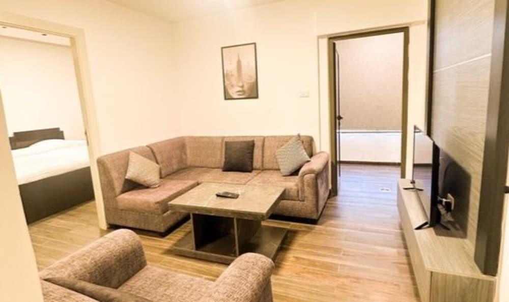 Амман: Central Apartment For Rent 27