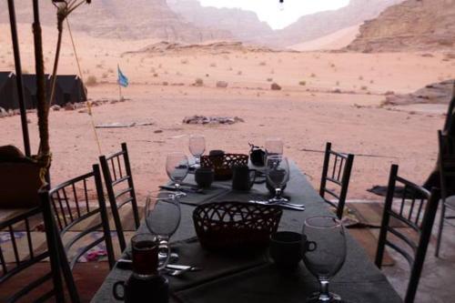 Вади-Рум: Wadi Rum White Mountain Camp
