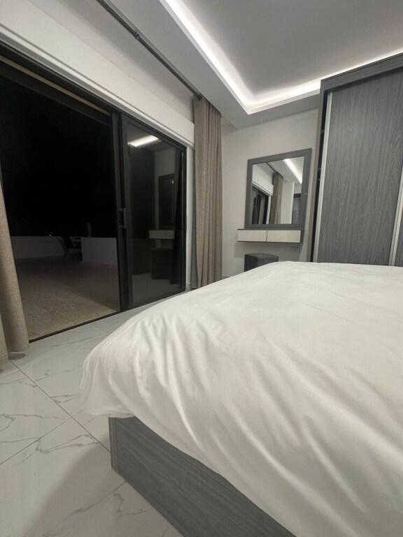 Амман: Cozy Rooftop Near Al Services 23