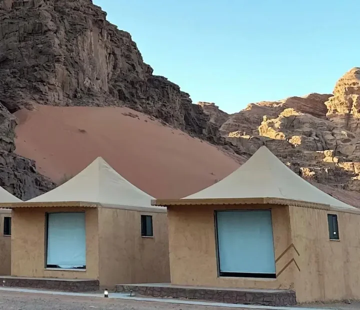 Вади-Рум: Luxury purple bubble tents