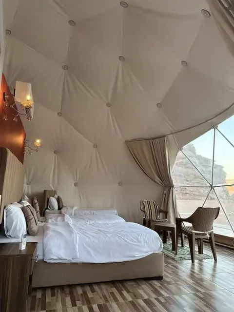 Вади-Рум: Luxury purple bubble tents