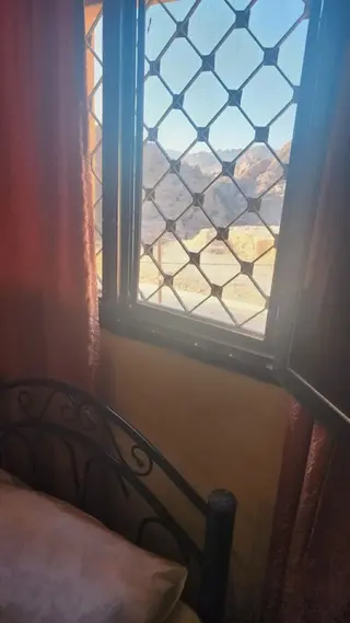 Вади-Муса: Window on petra