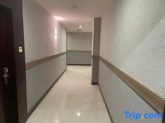 Янгиианг: Yangjiang Naqiaorui Hotel (Baili Plaza)