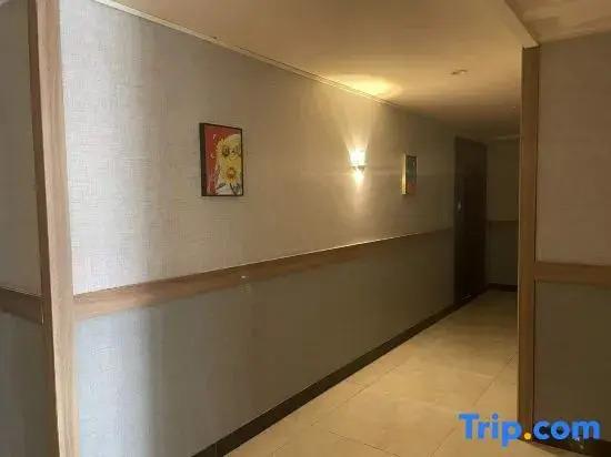 Янгиианг: Yangjiang Naqiaorui Hotel (Baili Plaza)