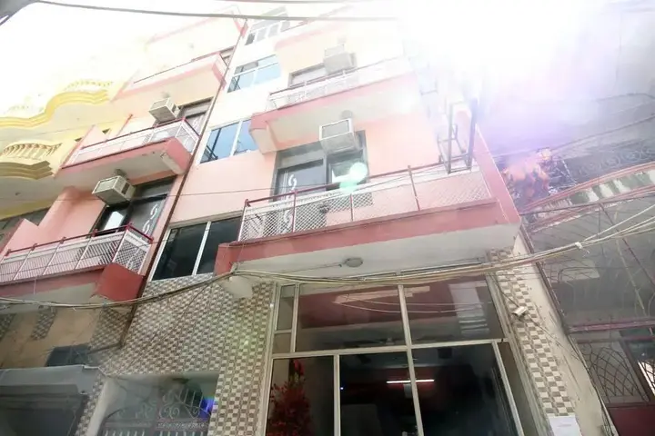 Нью-Дели: Hotel Dips Galaxy