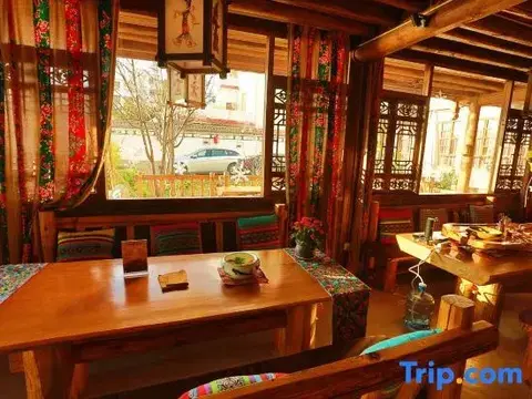 Дали: Rujia Inn