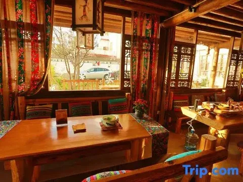 Дали: Rujia Inn