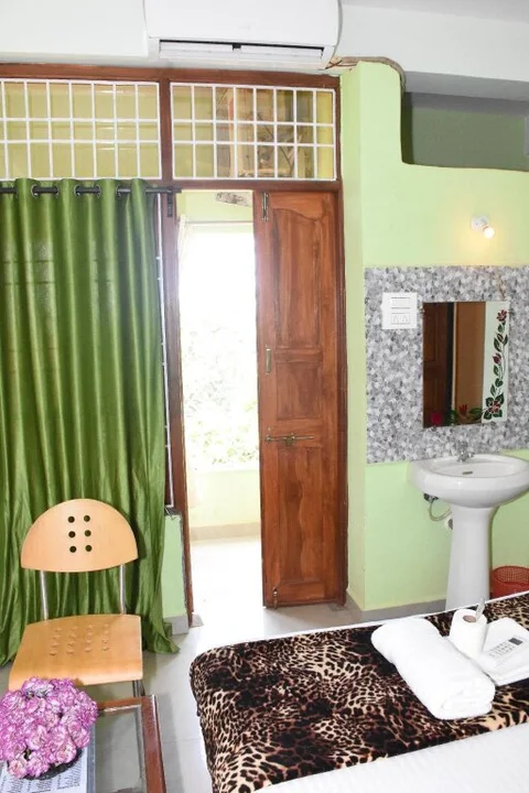 Арамбол: La Cayden's Guest House