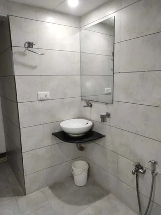 Патан: Hotel Luxura