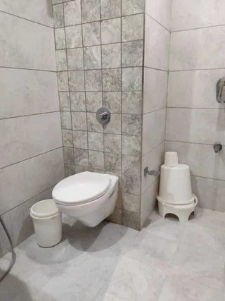 Патан: Hotel Luxura