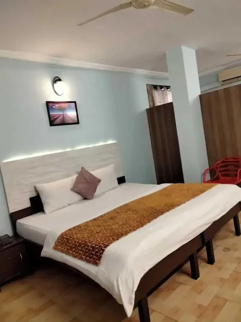 Нерал: Hotel Sarika