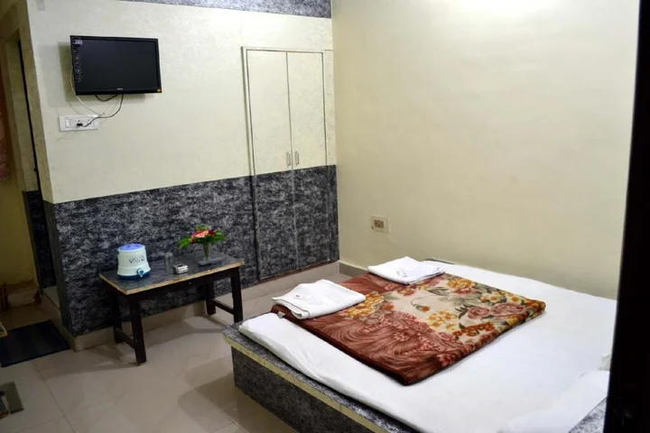 Пачмарай: Hotel Saket
