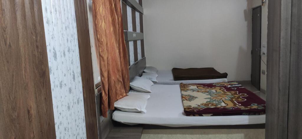 Пачмарай: Hotel Saket