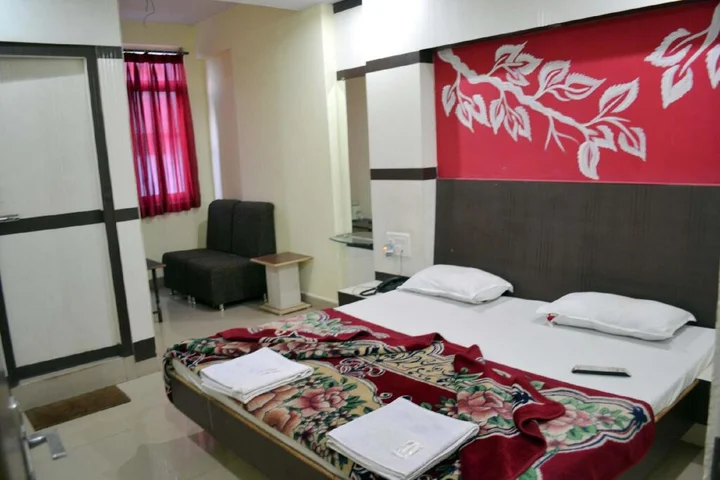 Пачмарай: Hotel Saket