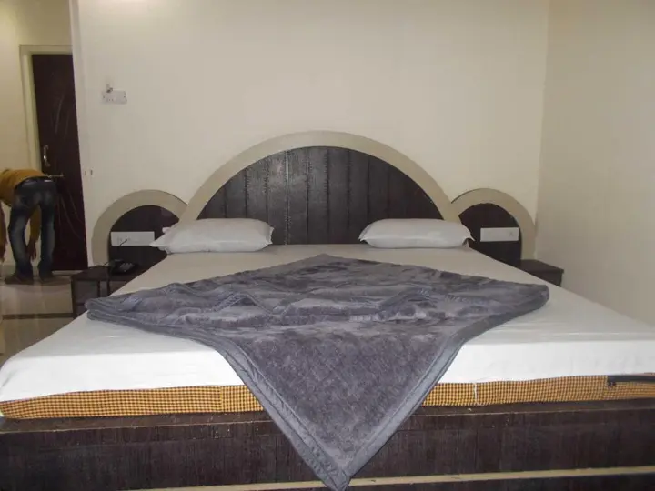 Пачмарай: Hotel Saket