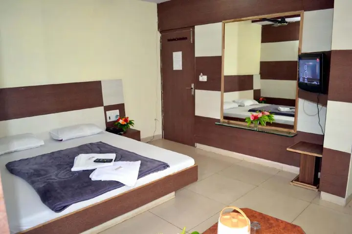Пачмарай: Hotel Saket