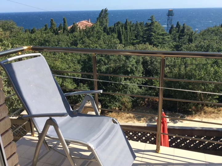 Алупка: Мебелированные Комнаты у моря