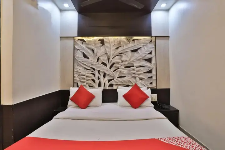 Ахмедабад: OYO Premium Law Garden C G Road