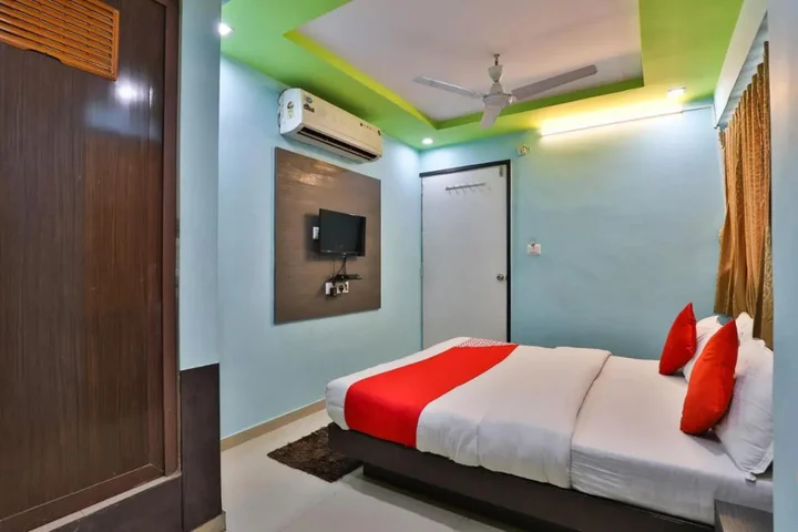 Ахмедабад: OYO Premium Law Garden C G Road