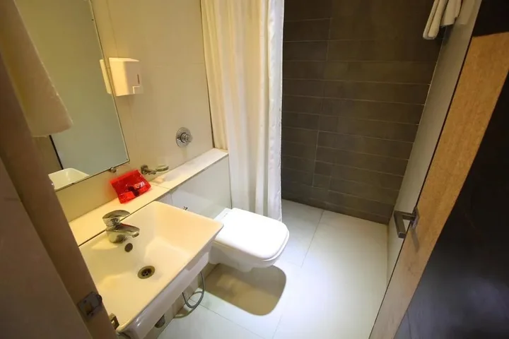 Ахмедабад: OYO Rooms ISKCON SG Highway II