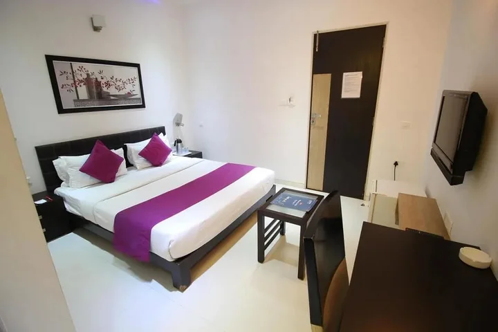 Ахмедабад: OYO Rooms ISKCON SG Highway II