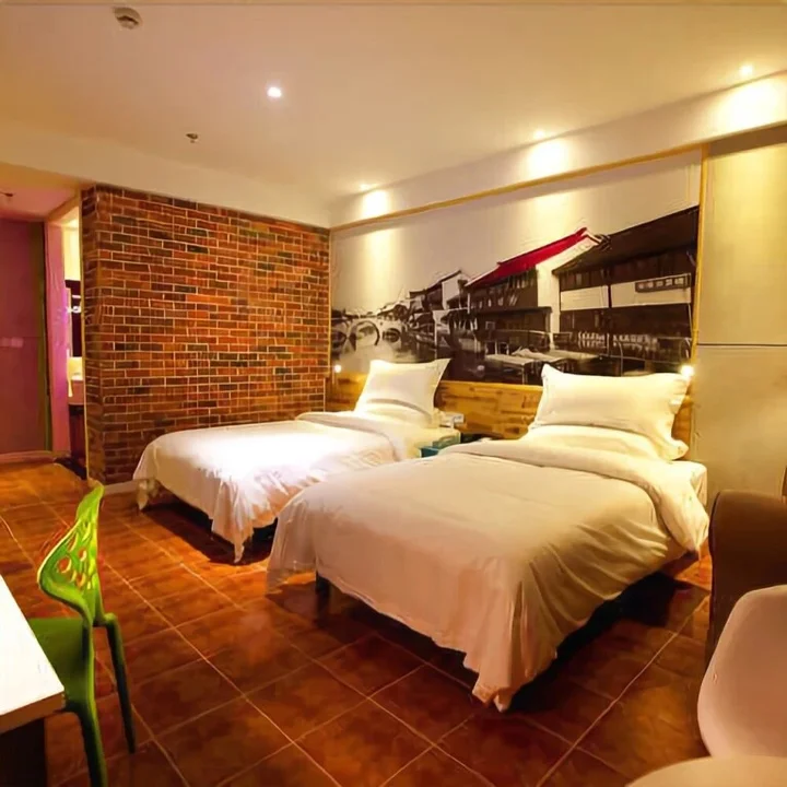 Шанграо: 100 Inn Shangrao Central Square Walking Street