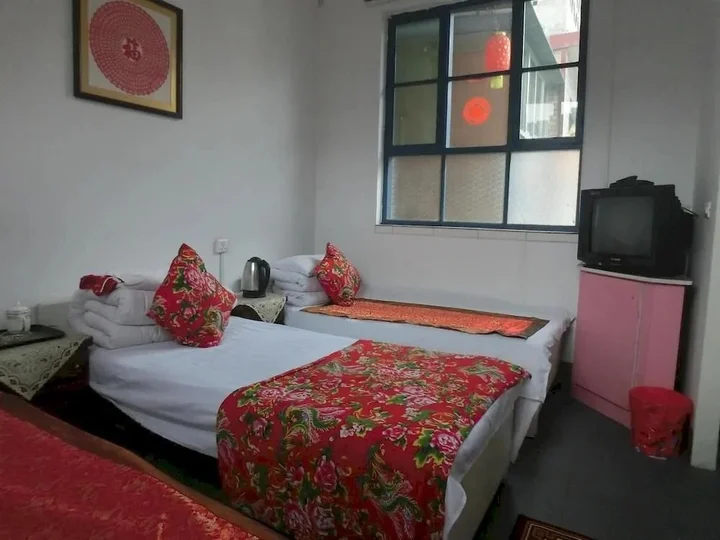 Цзиньчжун: Pingyao Small Family Inn