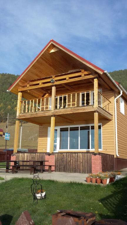 Большое Голоустное: Holiday homes Aliye Parusa