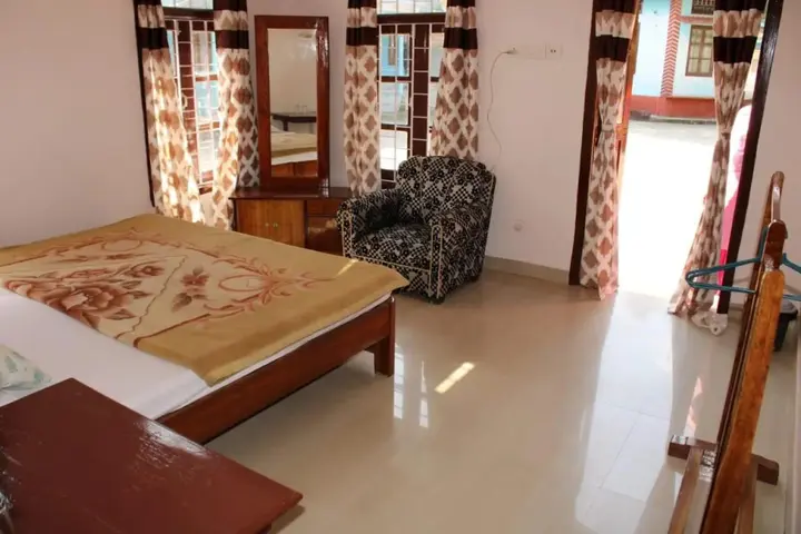 Кохора: Sarmah Lodge