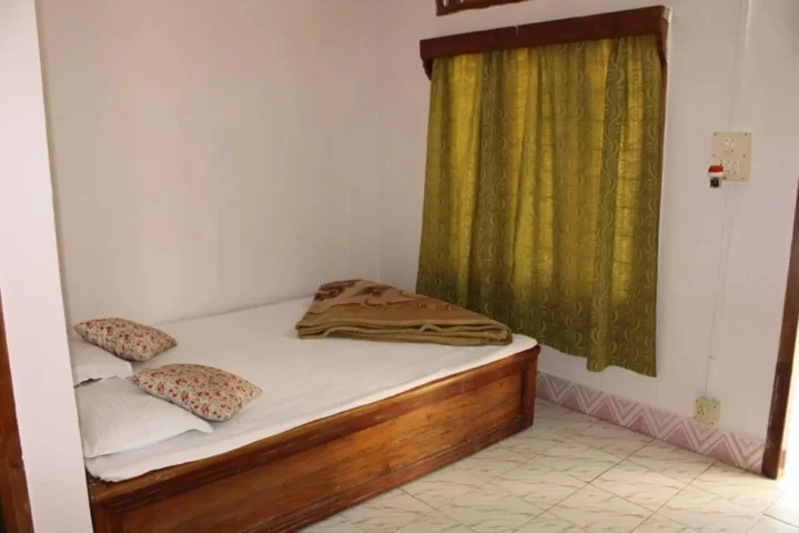 Кохора: Sarmah Lodge