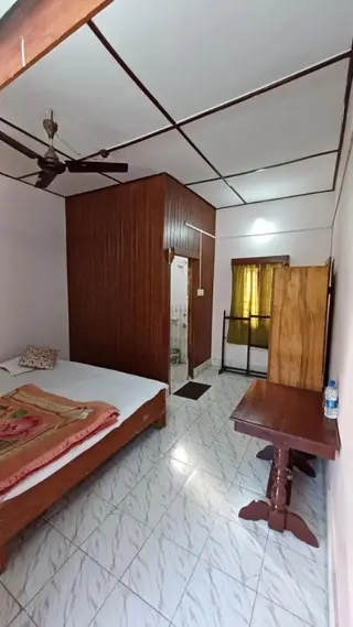 Кохора: Sarmah Lodge