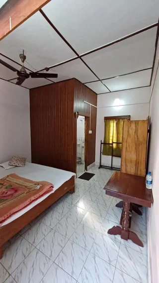 Кохора: Sarmah Lodge